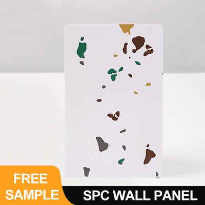 SPC 壁パネル 600*2440*4mm 防水石 プラスチック 環境に優しい 木材 穀物 縫い目のないロック 内装板